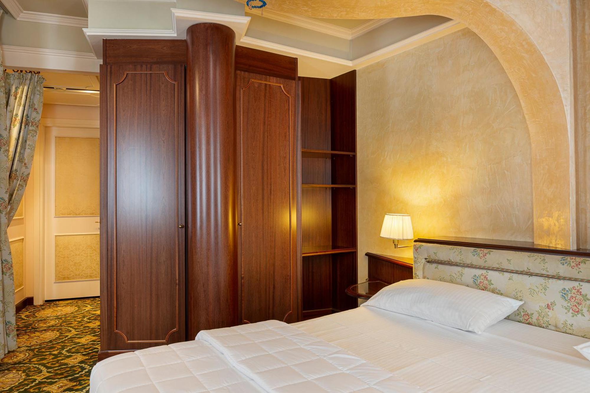 Dreamhotel Hotel